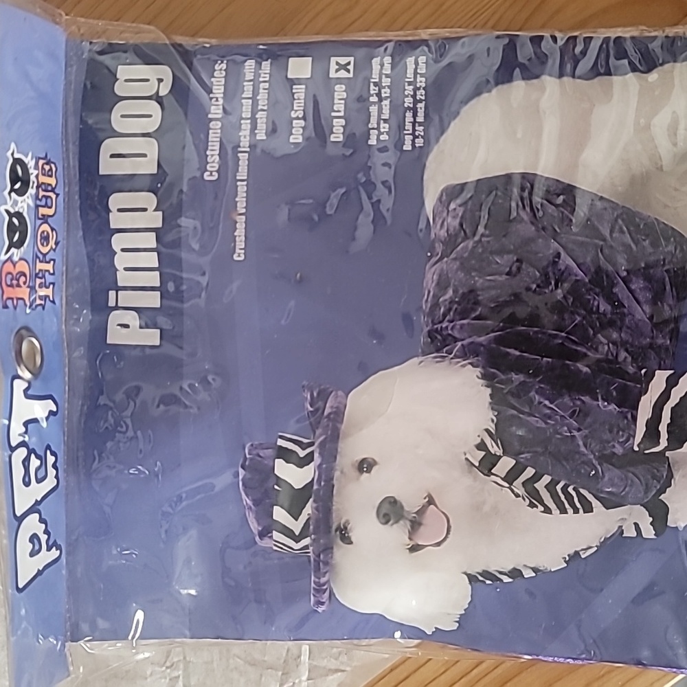 Dog Halloween costume "pimp"